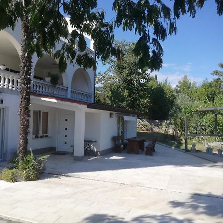 Apartman Nevia Lka Opric Bagian luar foto
