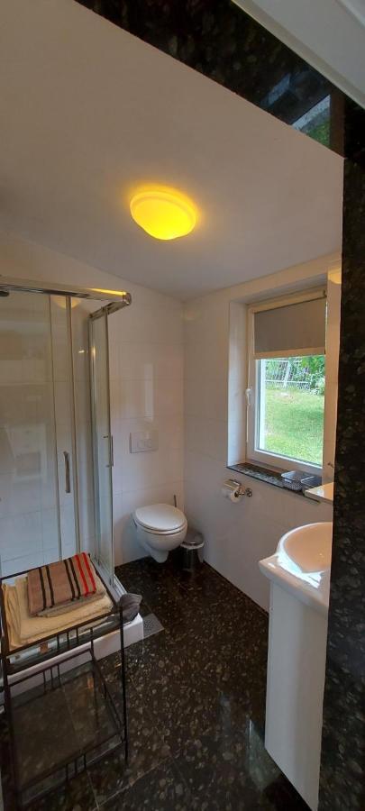 Apartman Nevia Lka Opric Bagian luar foto