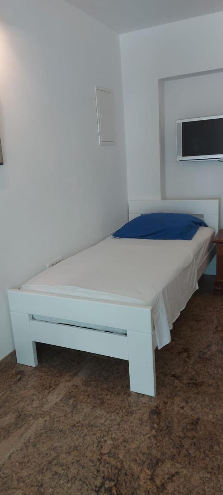 Apartman Nevia Lka Opric Bagian luar foto